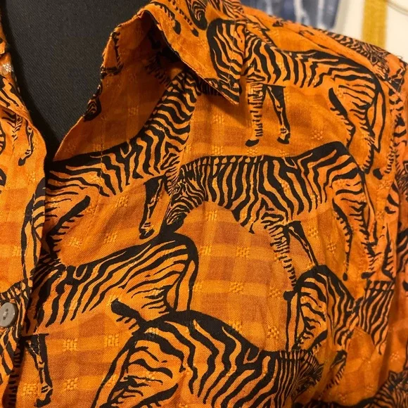 Women’s Jane & Delancey Orange Plaid Button Down with Zebras Whimsical Sz M 🧡🦓 - Picture 2 of 7